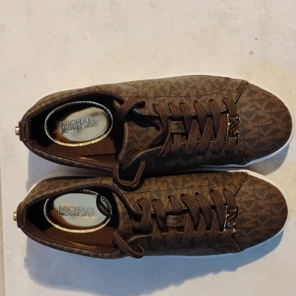 Michael Kors Women’s Keaton Logo Lace Up Sneakers. NEW